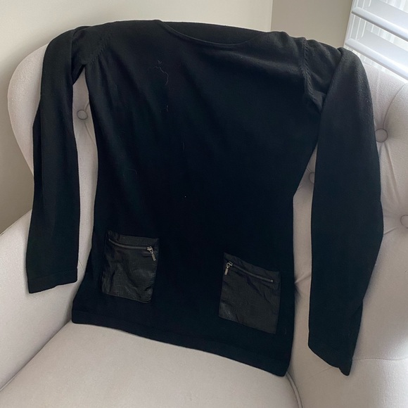 Long sweater with faux snakeskin pockets - Picture 2 of 4